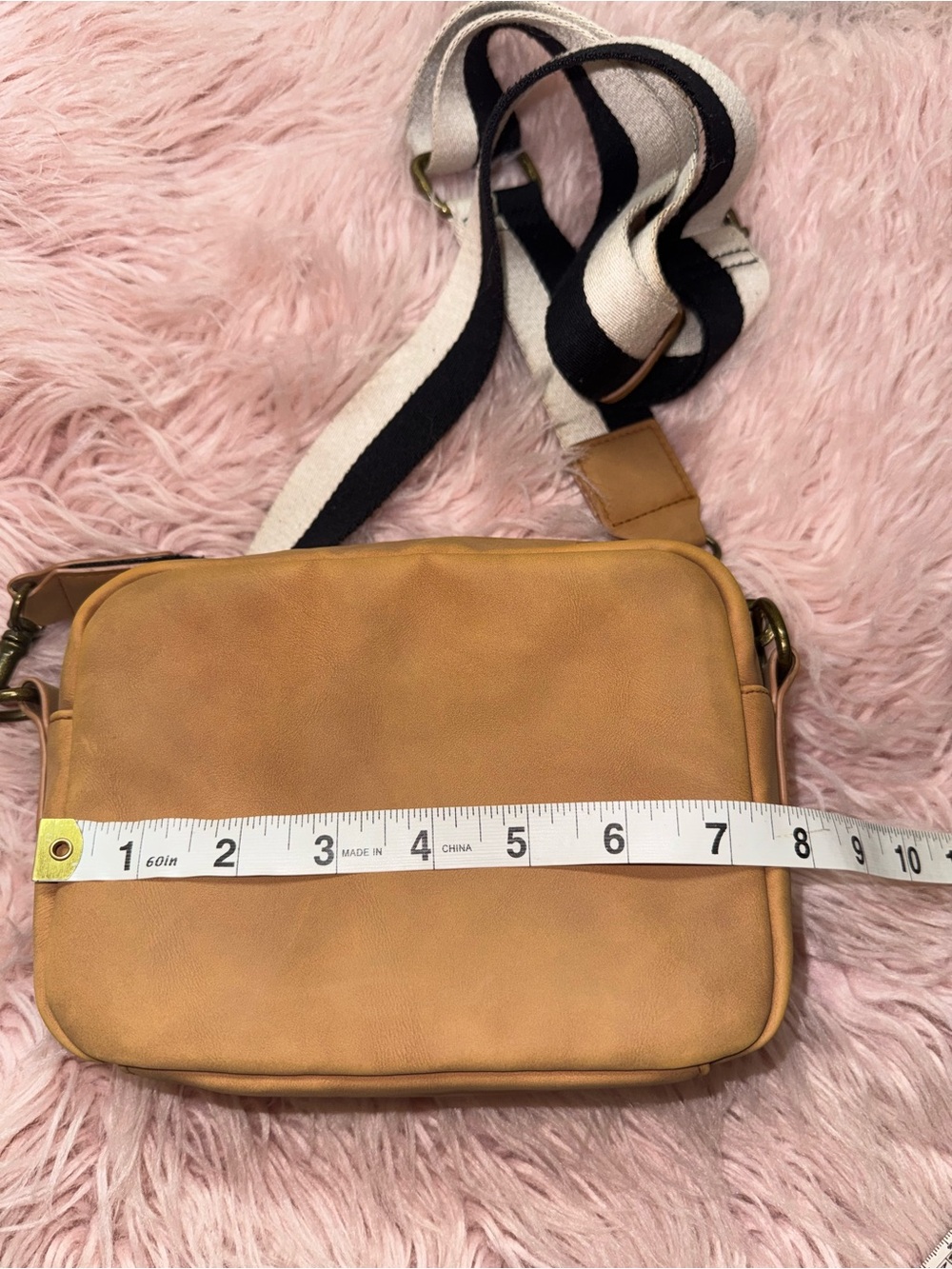 Universal Thread Mustard Tan Crossbody Bag with Interior Zip Pocket - Picture 5 of 6